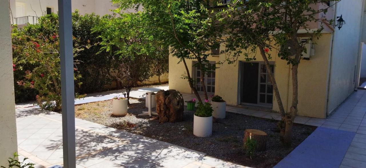 מאליה Cleo Rooms 250M From The Beach מראה חיצוני תמונה