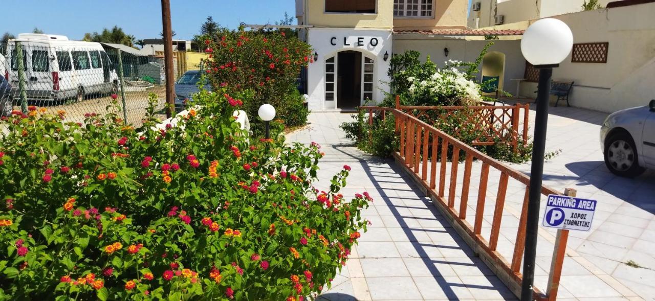 מאליה Cleo Rooms 250M From The Beach מראה חיצוני תמונה
