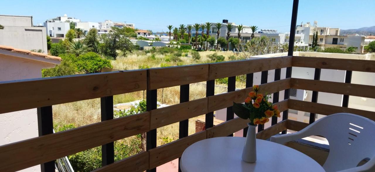 מאליה Cleo Rooms 250M From The Beach מראה חיצוני תמונה