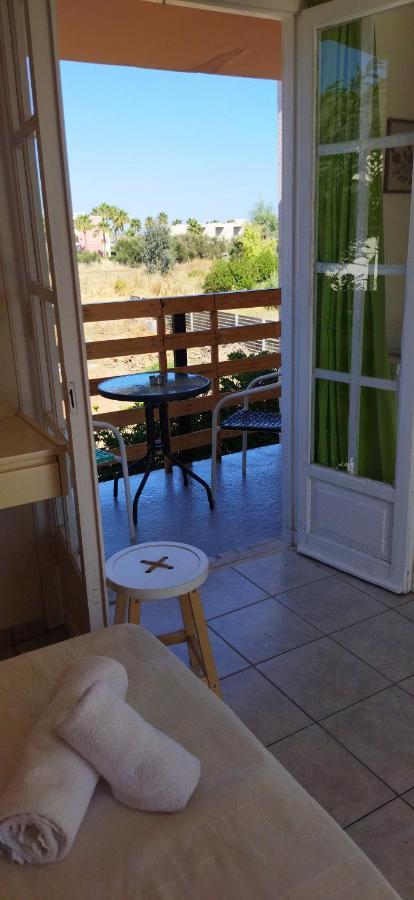 מאליה Cleo Rooms 250M From The Beach מראה חיצוני תמונה