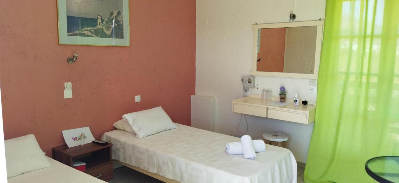 מאליה Cleo Rooms 250M From The Beach מראה חיצוני תמונה