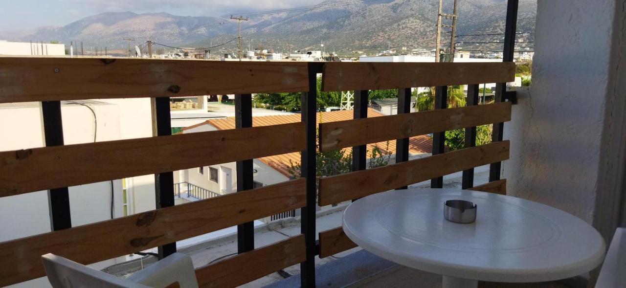 מאליה Cleo Rooms 250M From The Beach מראה חיצוני תמונה