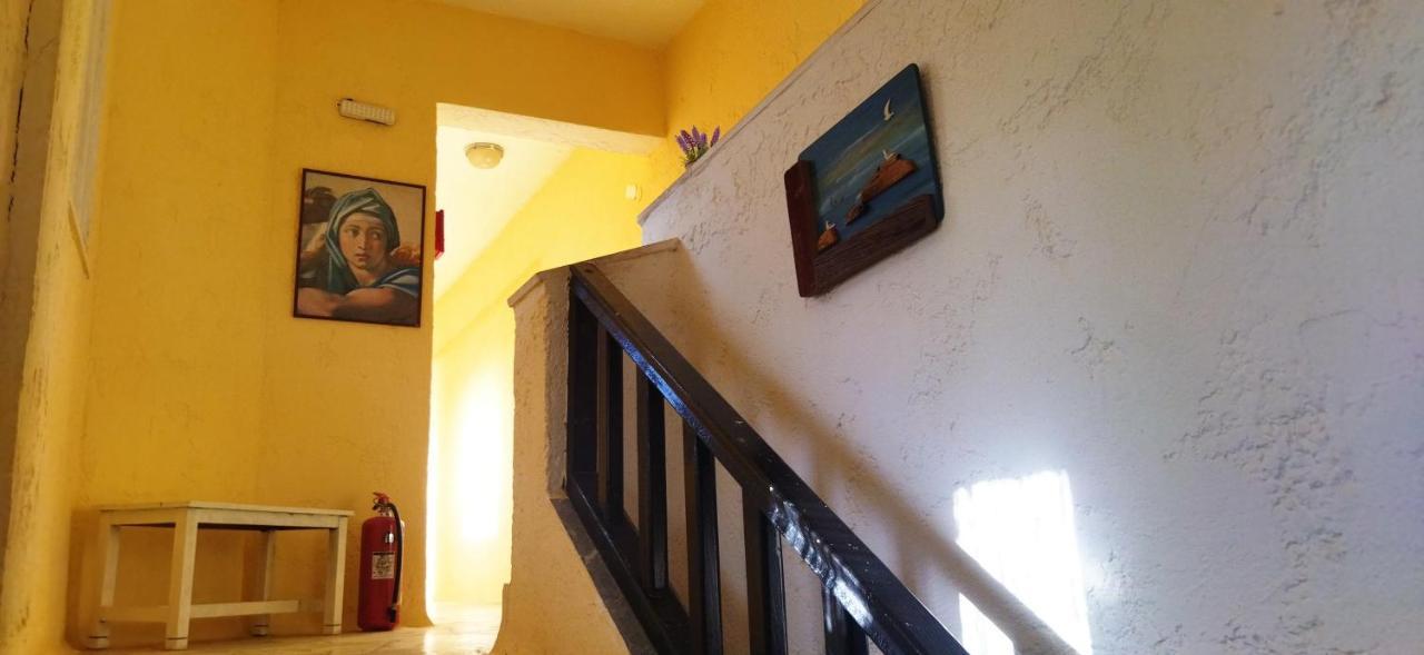 מאליה Cleo Rooms 250M From The Beach מראה חיצוני תמונה