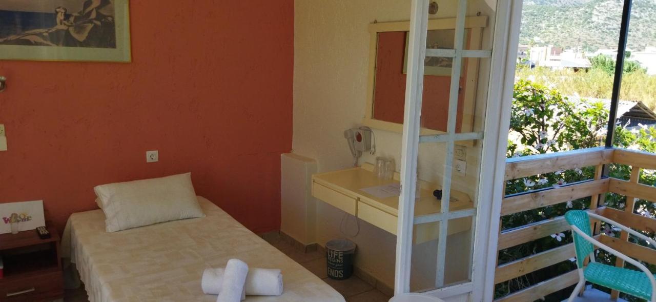 מאליה Cleo Rooms 250M From The Beach מראה חיצוני תמונה