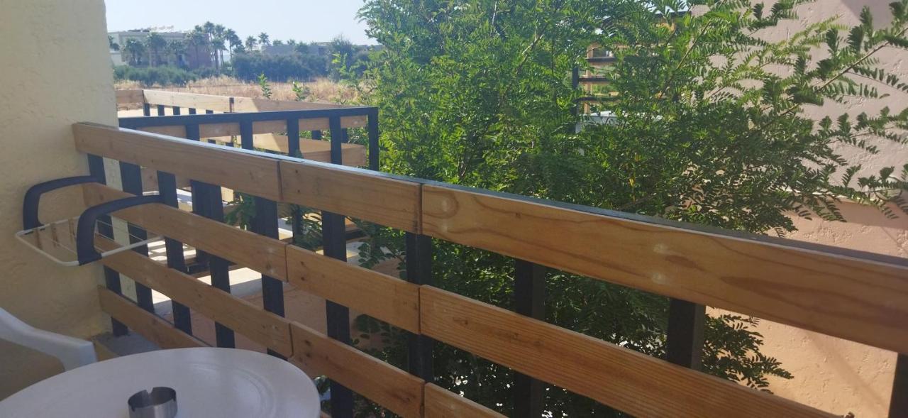 מאליה Cleo Rooms 250M From The Beach מראה חיצוני תמונה