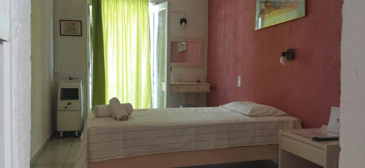מאליה Cleo Rooms 250M From The Beach מראה חיצוני תמונה
