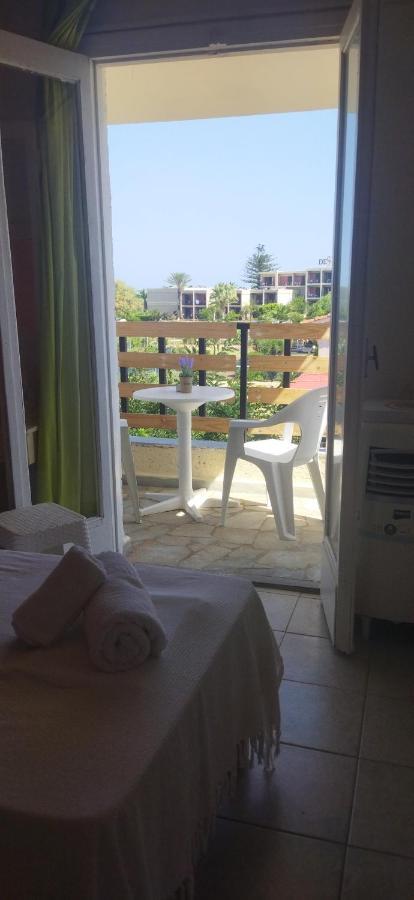 מאליה Cleo Rooms 250M From The Beach מראה חיצוני תמונה
