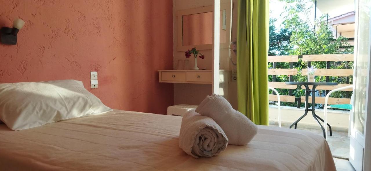 מאליה Cleo Rooms 250M From The Beach מראה חיצוני תמונה