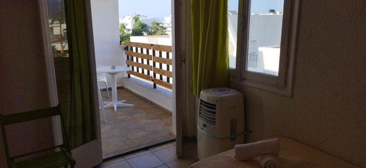 מאליה Cleo Rooms 250M From The Beach מראה חיצוני תמונה