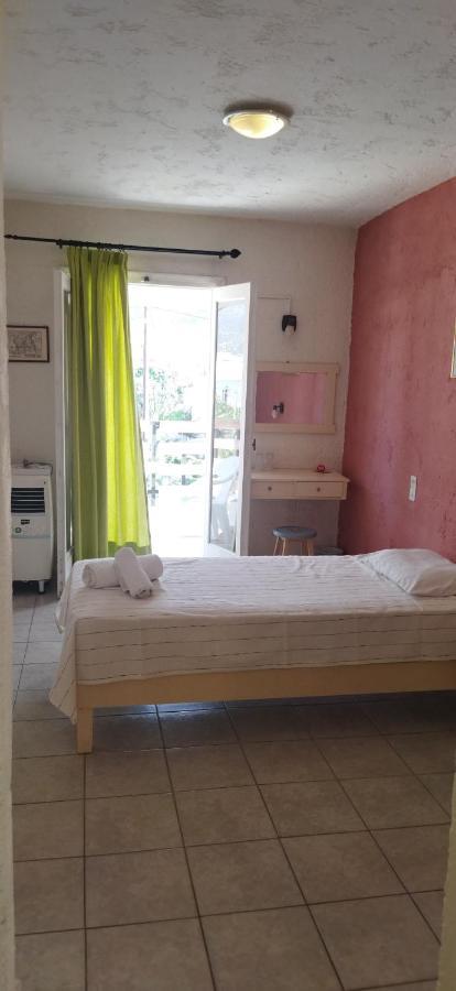 מאליה Cleo Rooms 250M From The Beach מראה חיצוני תמונה